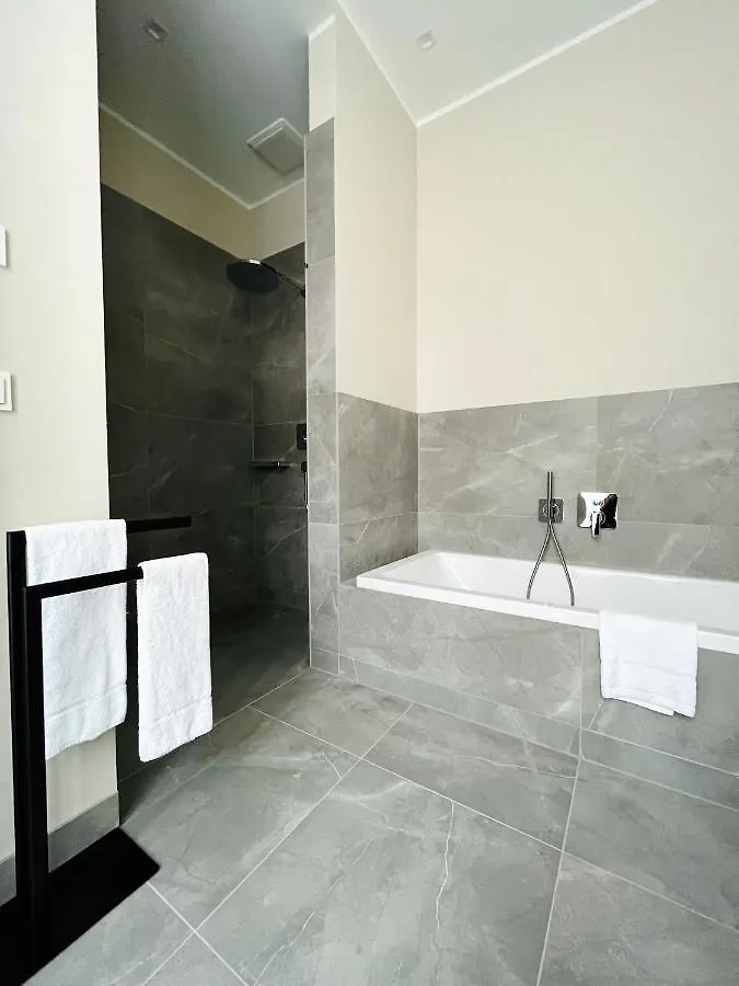 Apartment Luxury Home / 3-Raum-Suite An Der Frauenkirche / 4 Dresden